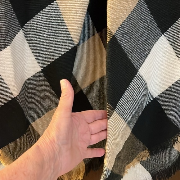 Sonoma black/ white/ tan double layered poncho. Size One size - Picture 5 of 10